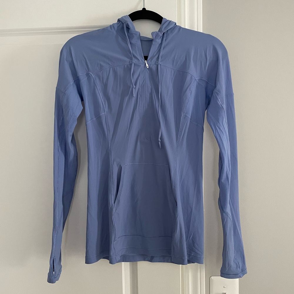 Lululemon UV quarter zip w hood size 4 periwinkle LIKE NEW